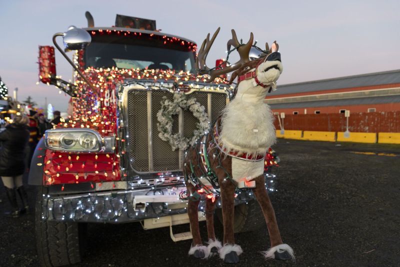 SantaParade2024-10