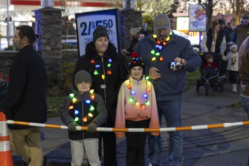 SantaParade2024-18