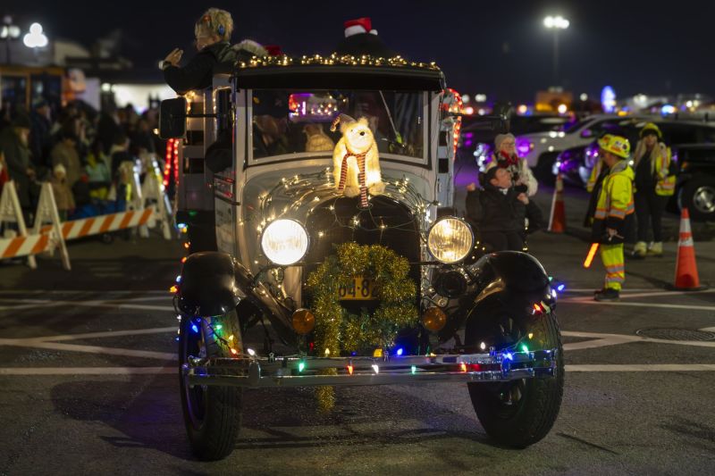 SantaParade2024-35