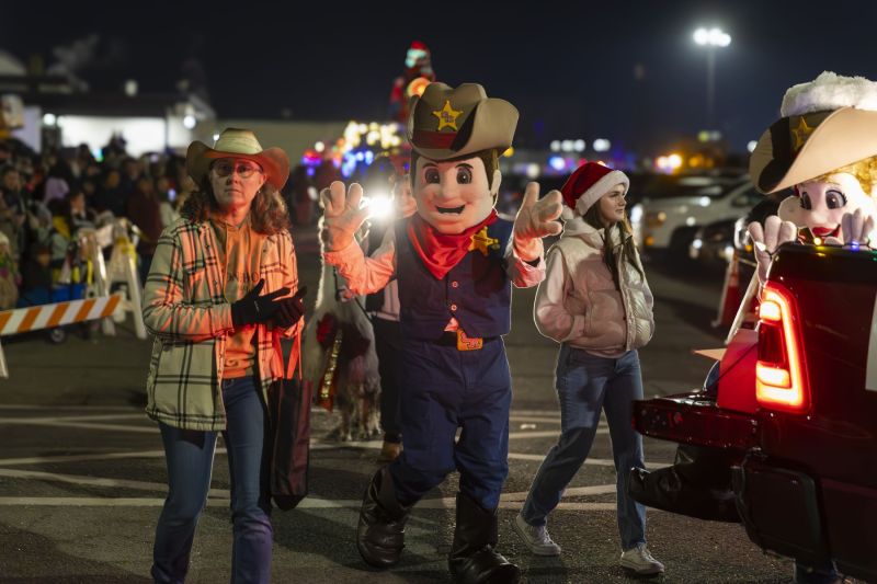 SantaParade2024-39