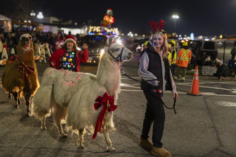 SantaParade2024-40