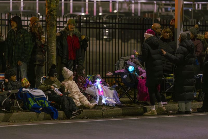 SantaParade2025-10