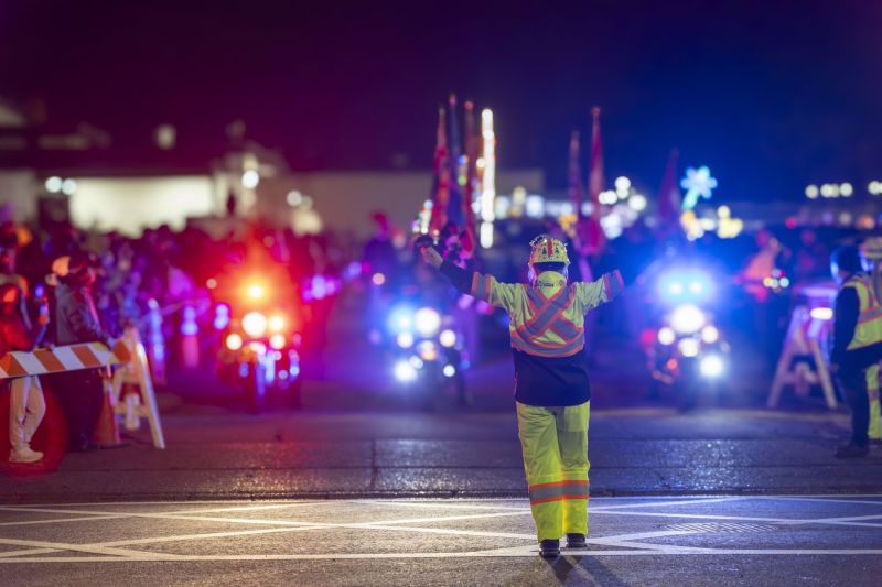 SantaParade2025-12