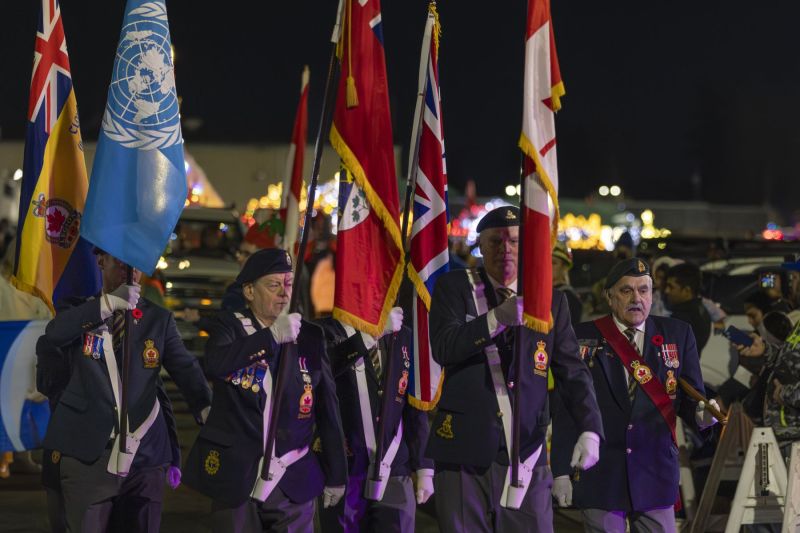 SantaParade2025-13