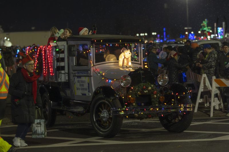 SantaParade2025-16