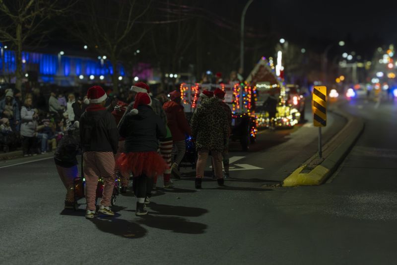SantaParade2025-17