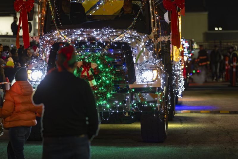 SantaParade2025-19