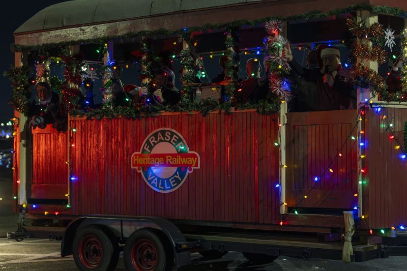 SantaParade2025-28