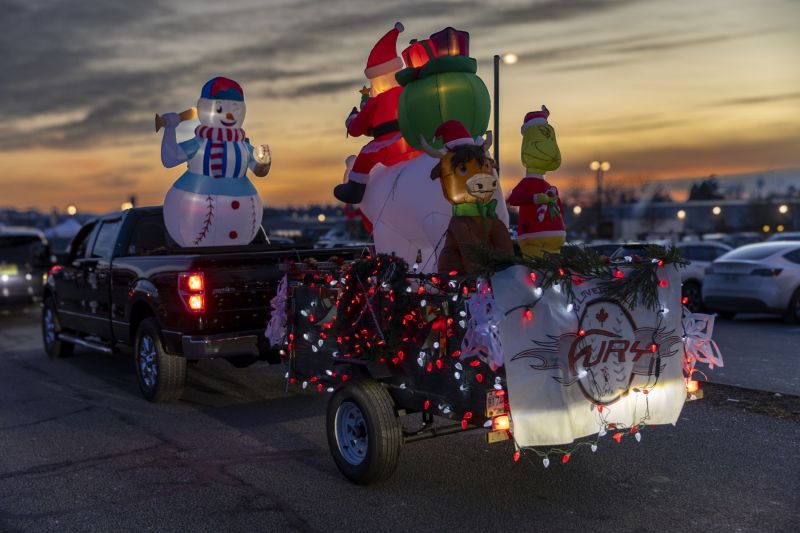 SantaParade2025-3