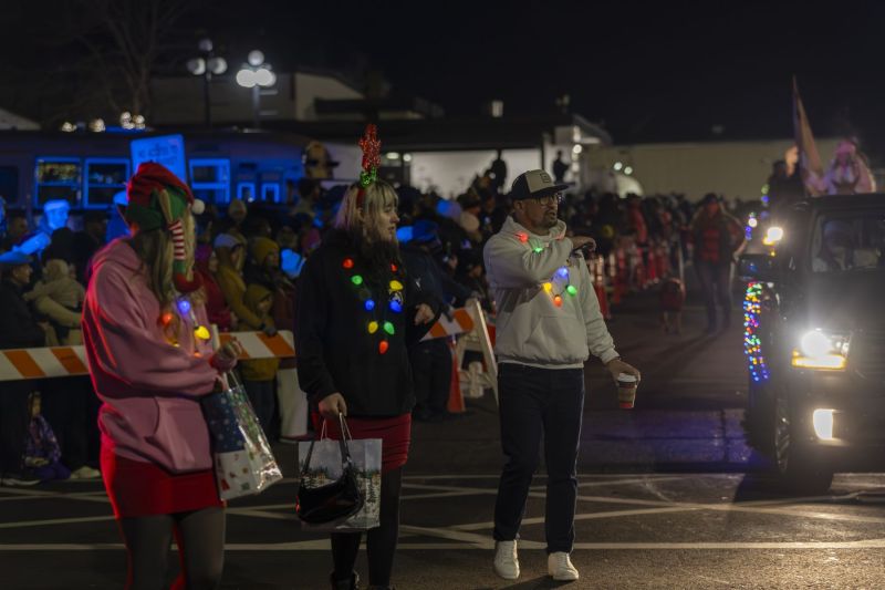 SantaParade2025-30