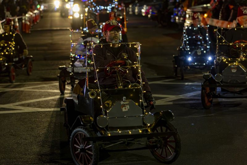 SantaParade2025-37