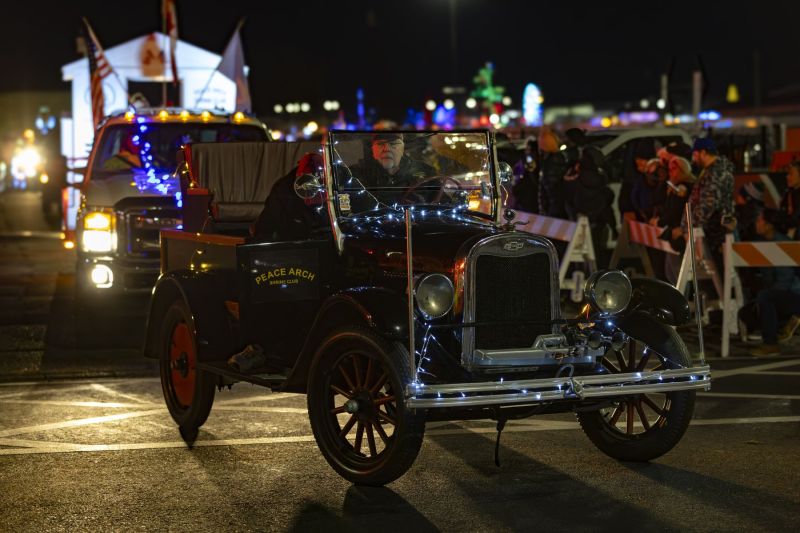 SantaParade2025-38