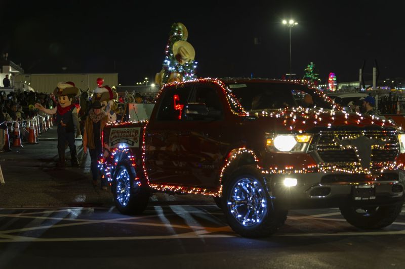 SantaParade2025-39