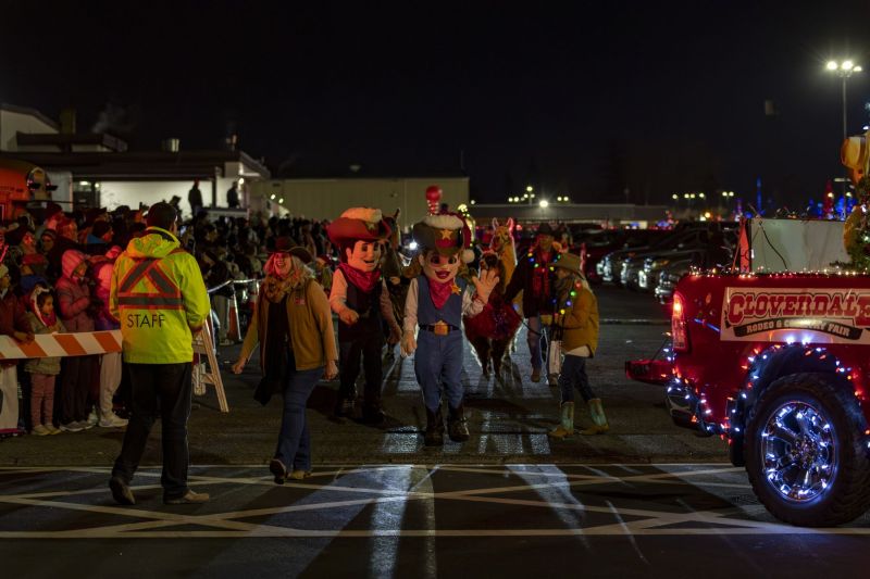 SantaParade2025-40