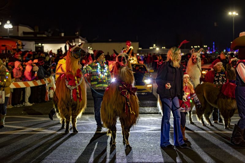SantaParade2025-41
