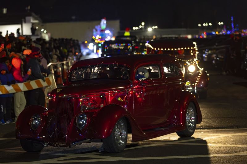 SantaParade2025-48
