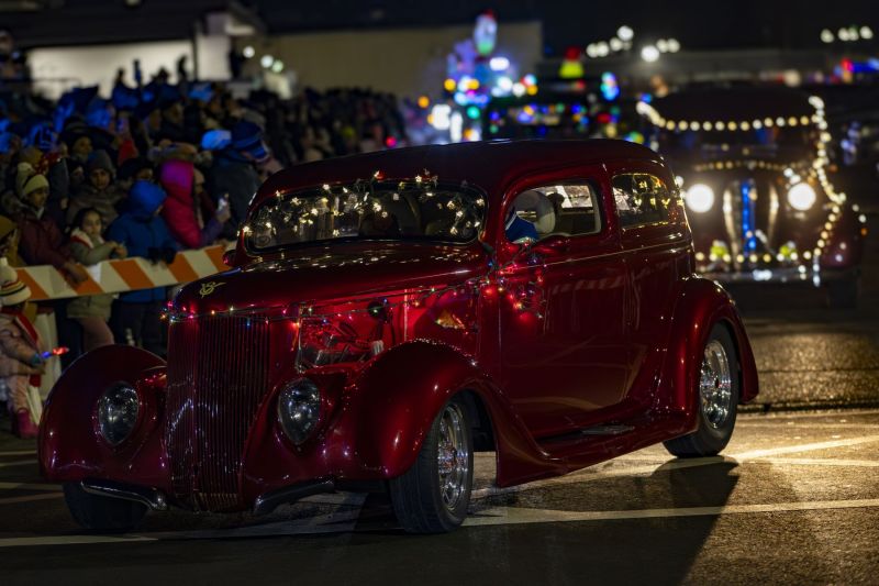 SantaParade2025-49