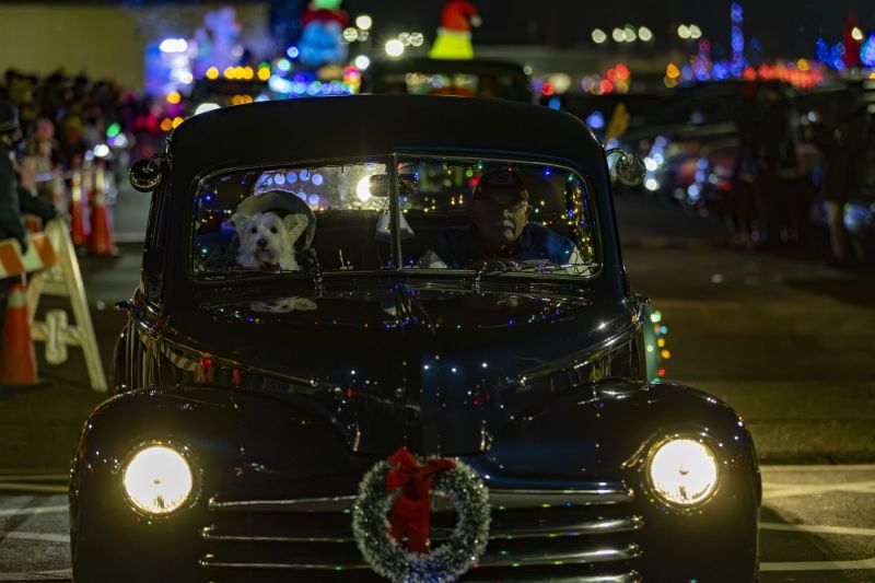 SantaParade2025-51