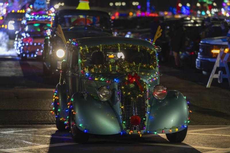 SantaParade2025-52