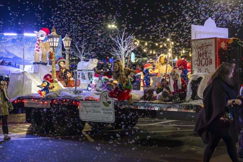 SantaParade2025-54