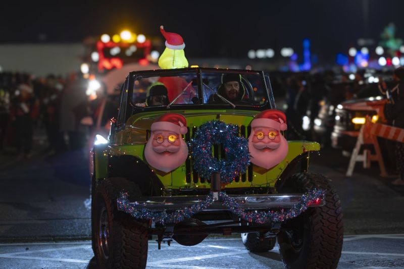 SantaParade2025-69