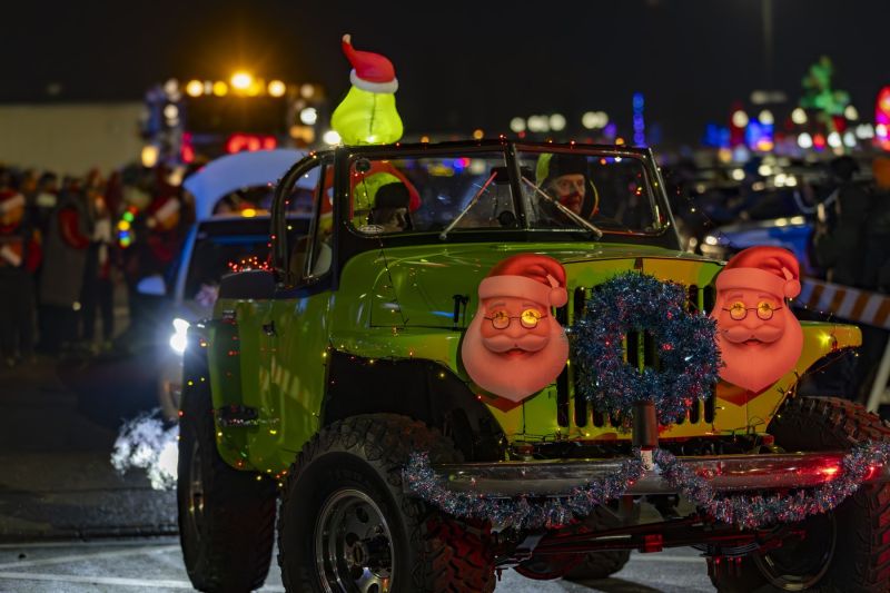 SantaParade2025-70