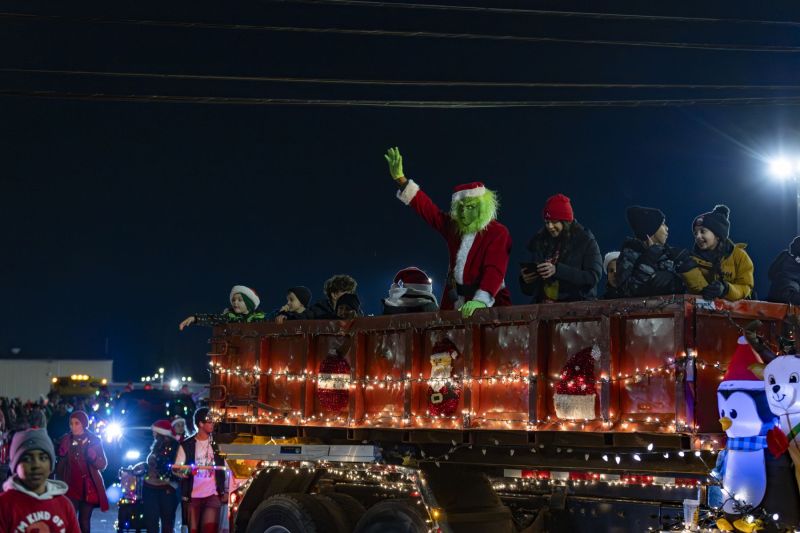 SantaParade2025-71