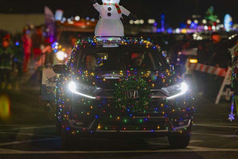 SantaParade2025-73
