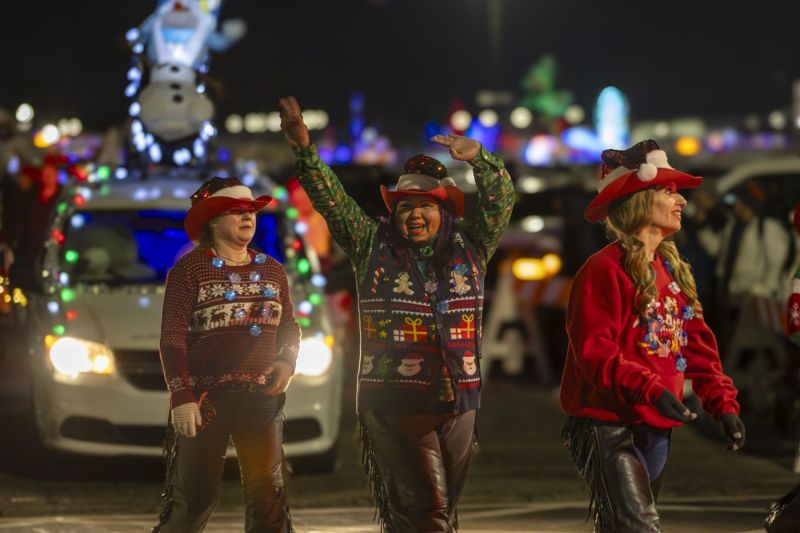 SantaParade2025-75