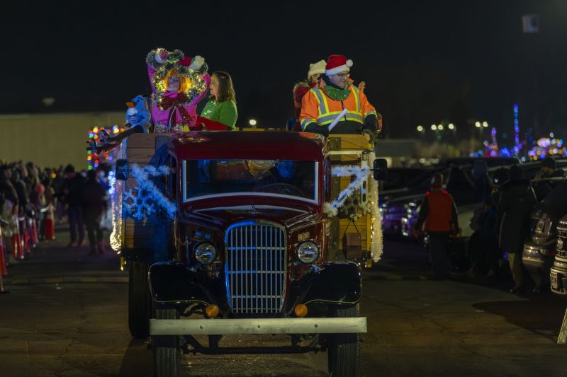 SantaParade2025-77