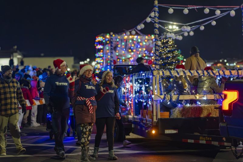 SantaParade2025-81