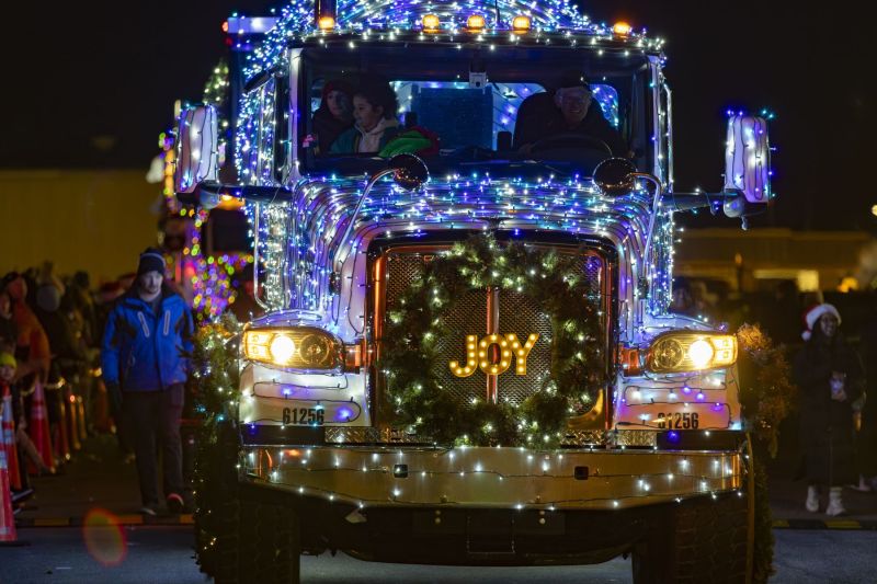 SantaParade2025-83