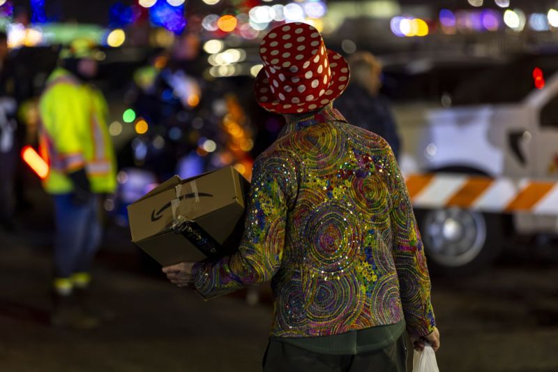 SantaParade2025-9